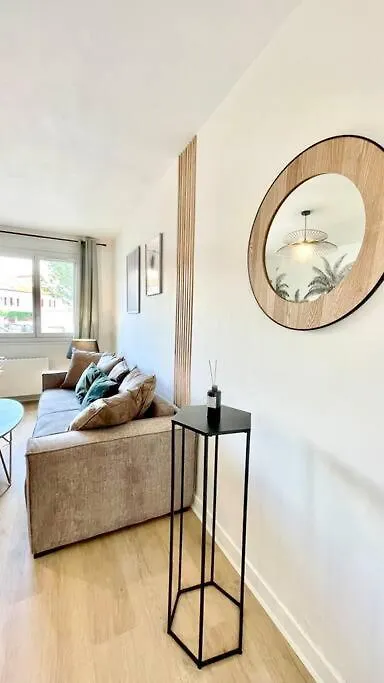 L'Instant Present - Calme & Elegant Proche Gare Apartment Roanne France