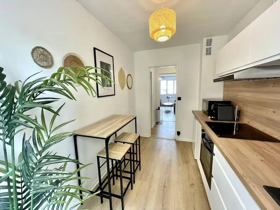 L'Instant Present - Calme & Elegant Proche Gare Apartment Roanne
